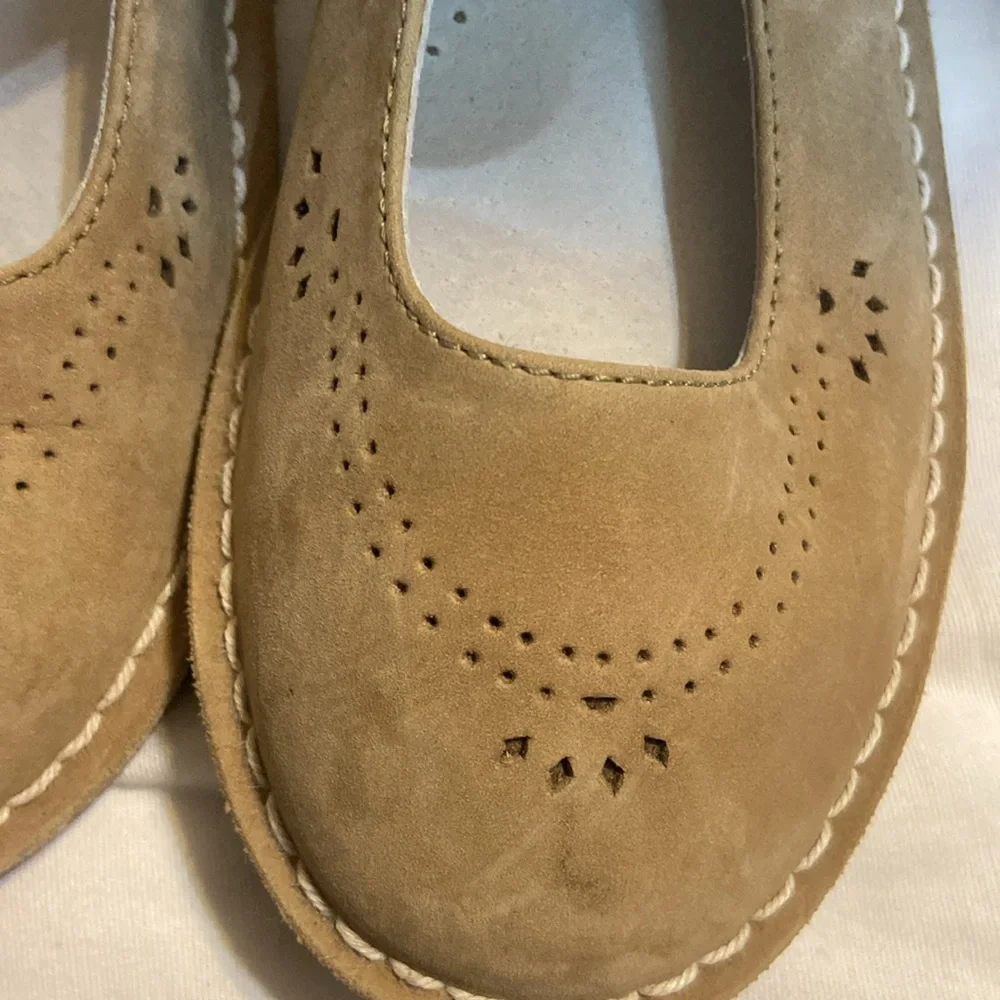 L’AMOUR suede style Mary Jane tan shoes